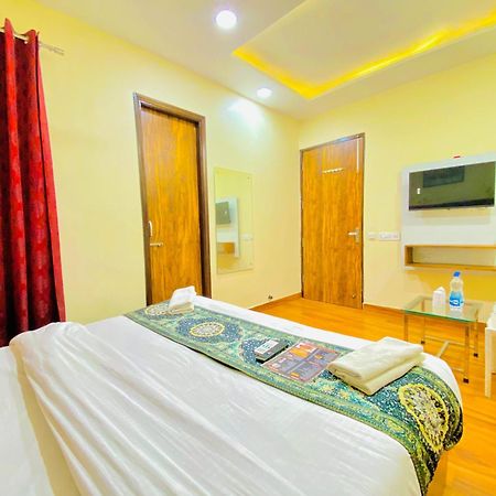 Hotel Holiday First 300 Meter From Golden Temple Amritsar Extérieur photo