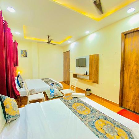 Hotel Holiday First 300 Meter From Golden Temple Amritsar Extérieur photo