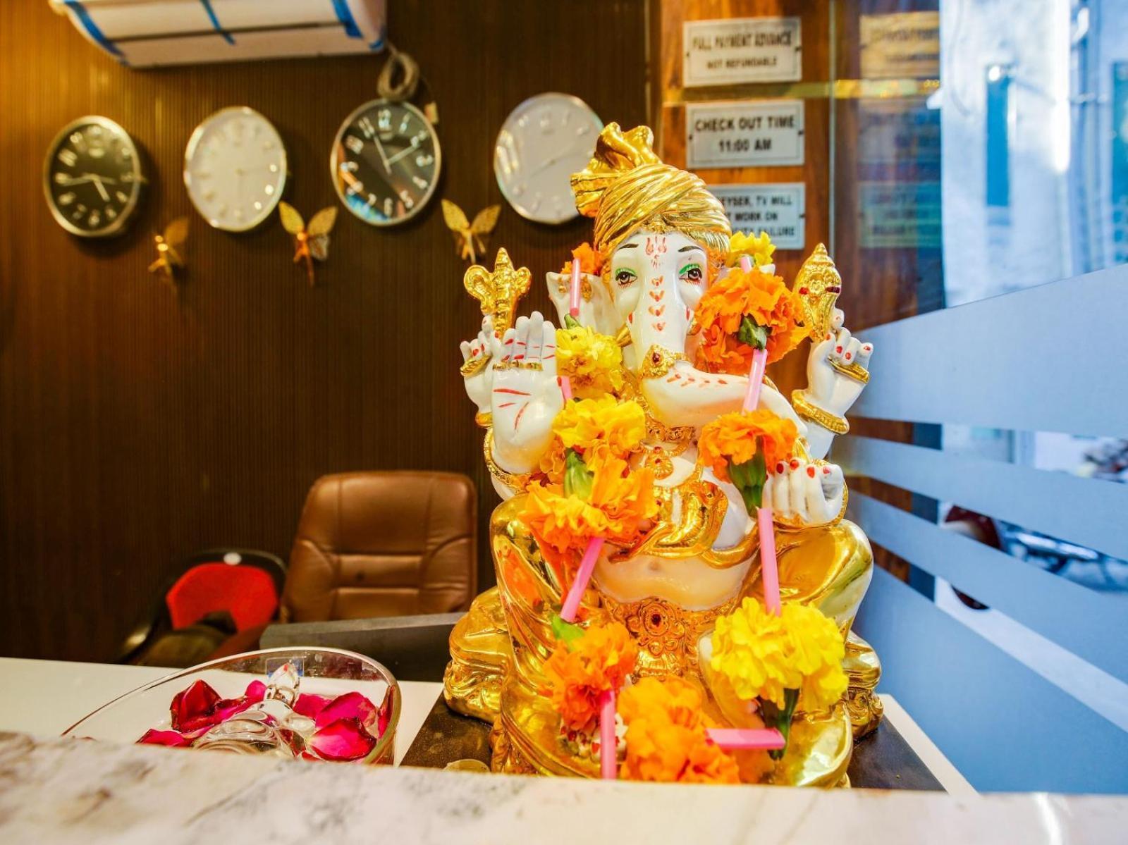 Hotel Holiday First 300 Meter From Golden Temple Amritsar Extérieur photo