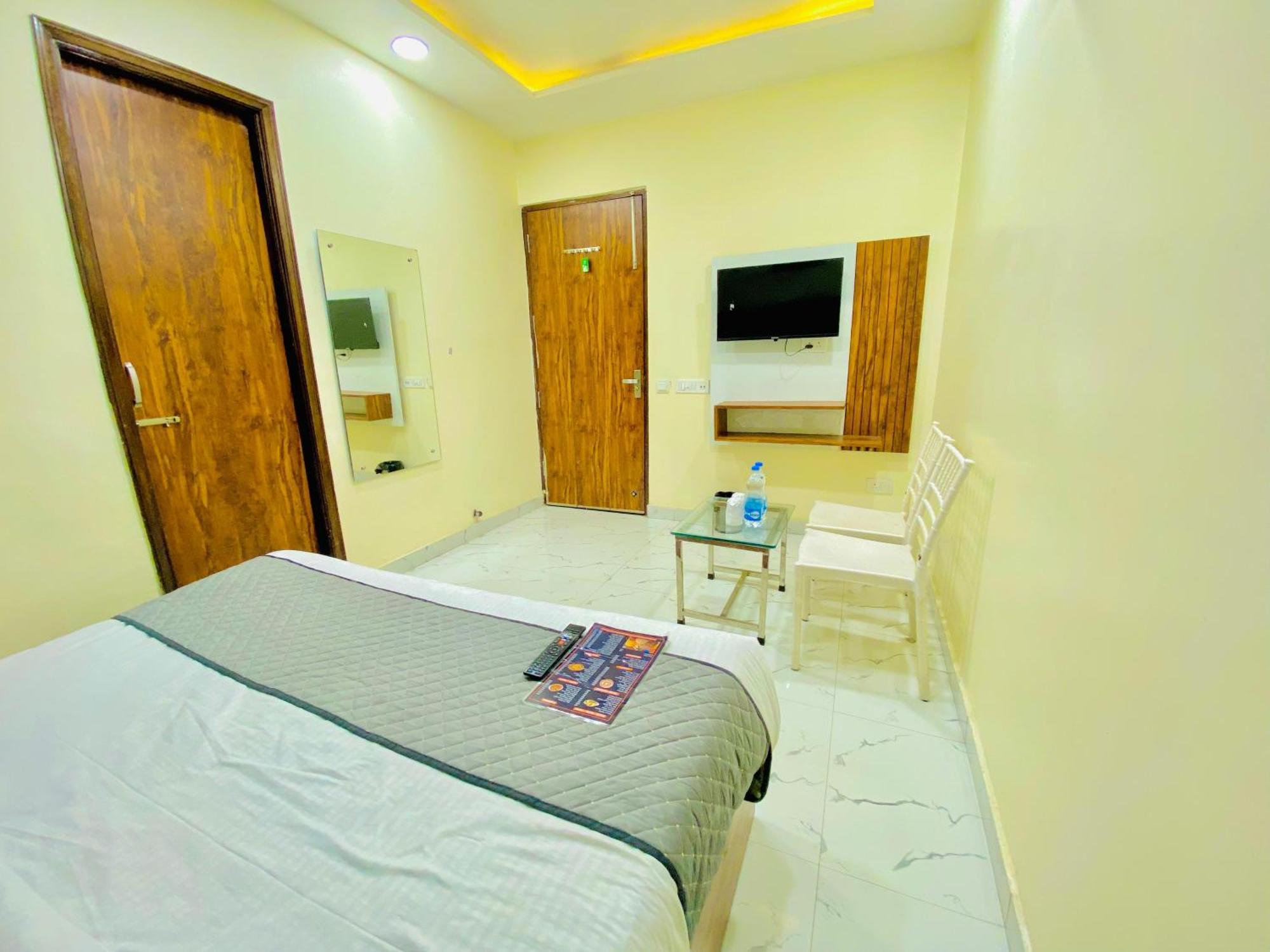 Hotel Holiday First 300 Meter From Golden Temple Amritsar Extérieur photo