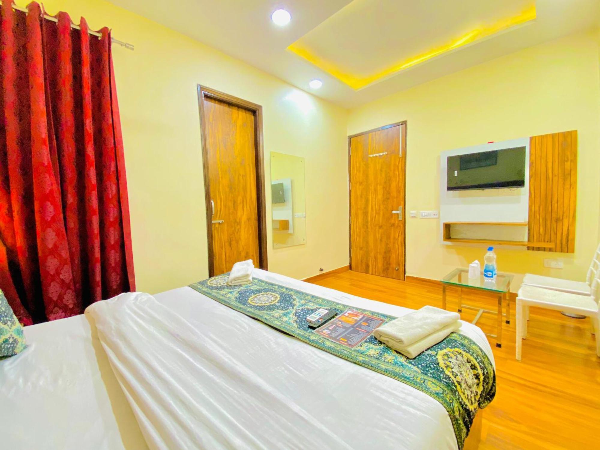 Hotel Holiday First 300 Meter From Golden Temple Amritsar Extérieur photo