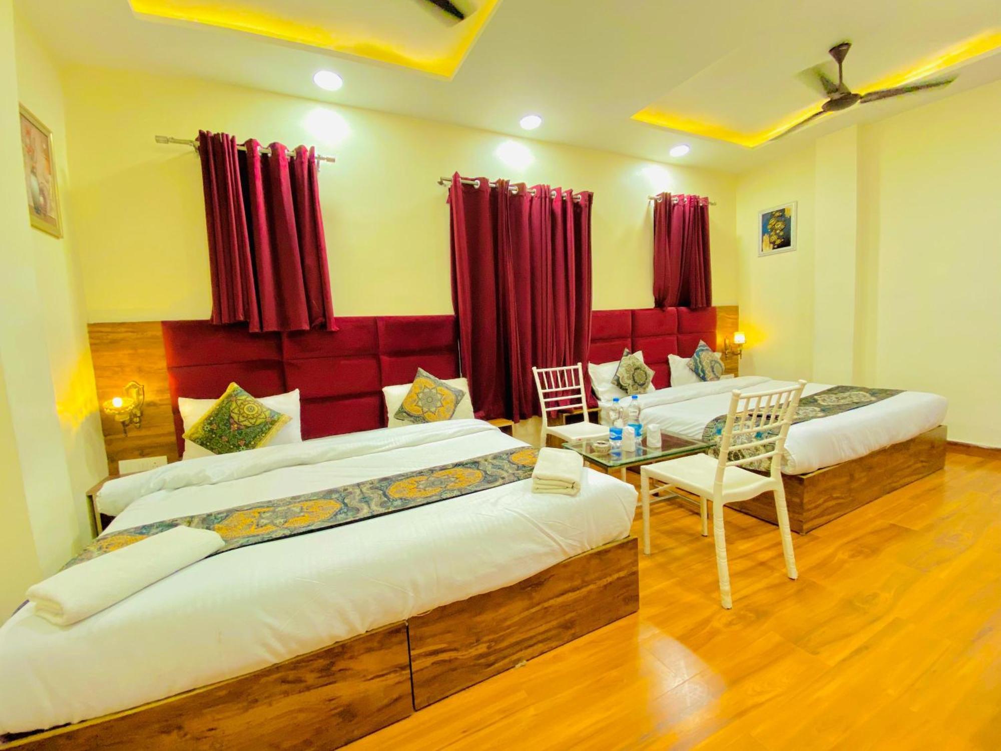 Hotel Holiday First 300 Meter From Golden Temple Amritsar Extérieur photo