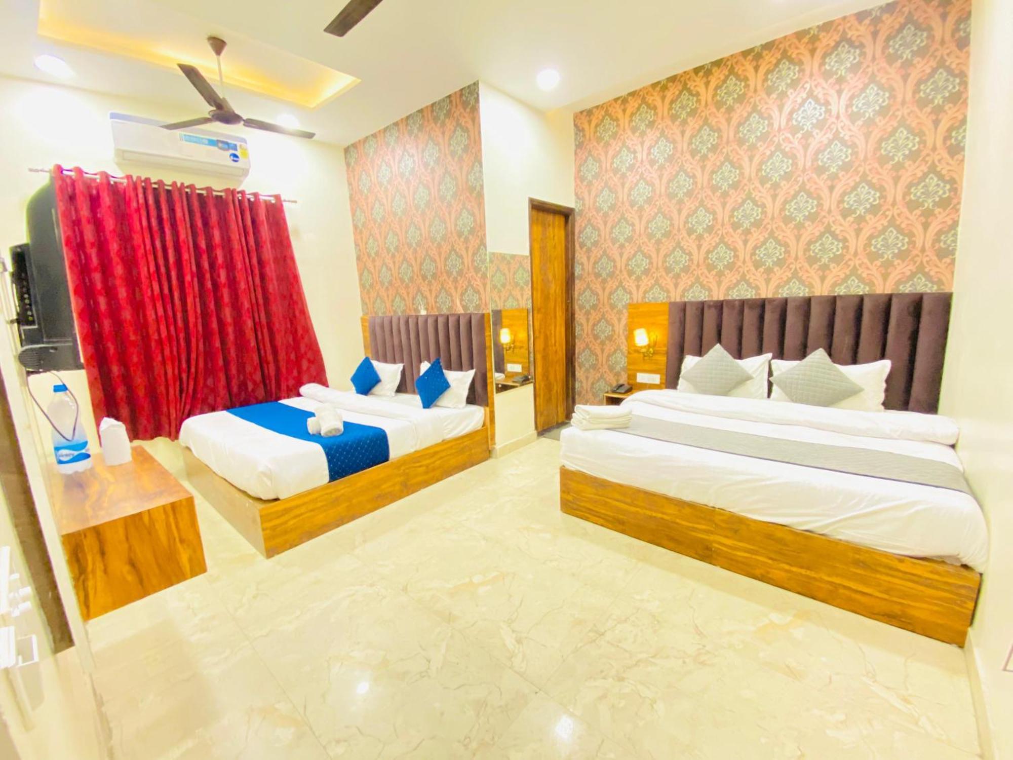 Hotel Holiday First 300 Meter From Golden Temple Amritsar Extérieur photo