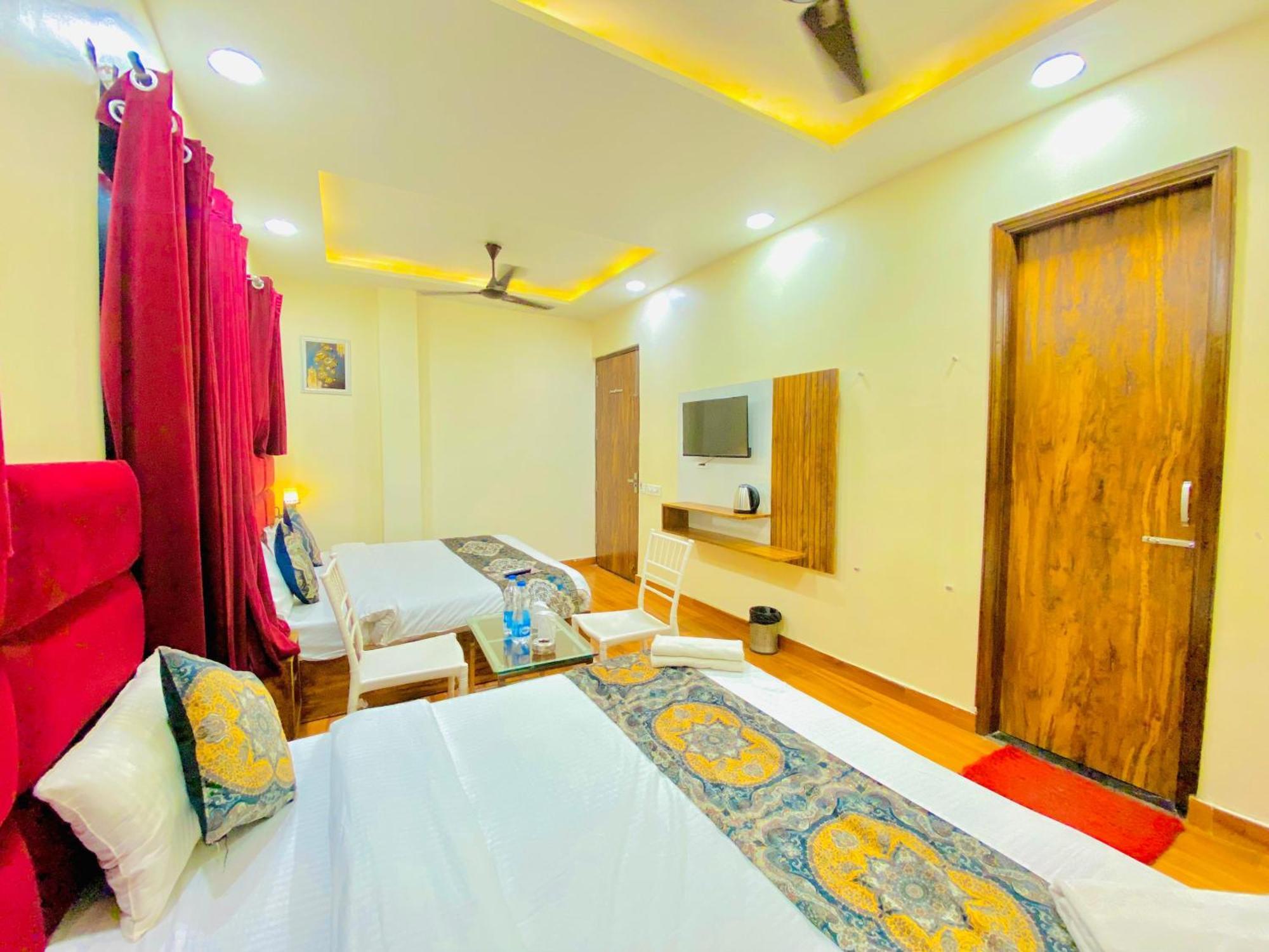 Hotel Holiday First 300 Meter From Golden Temple Amritsar Extérieur photo