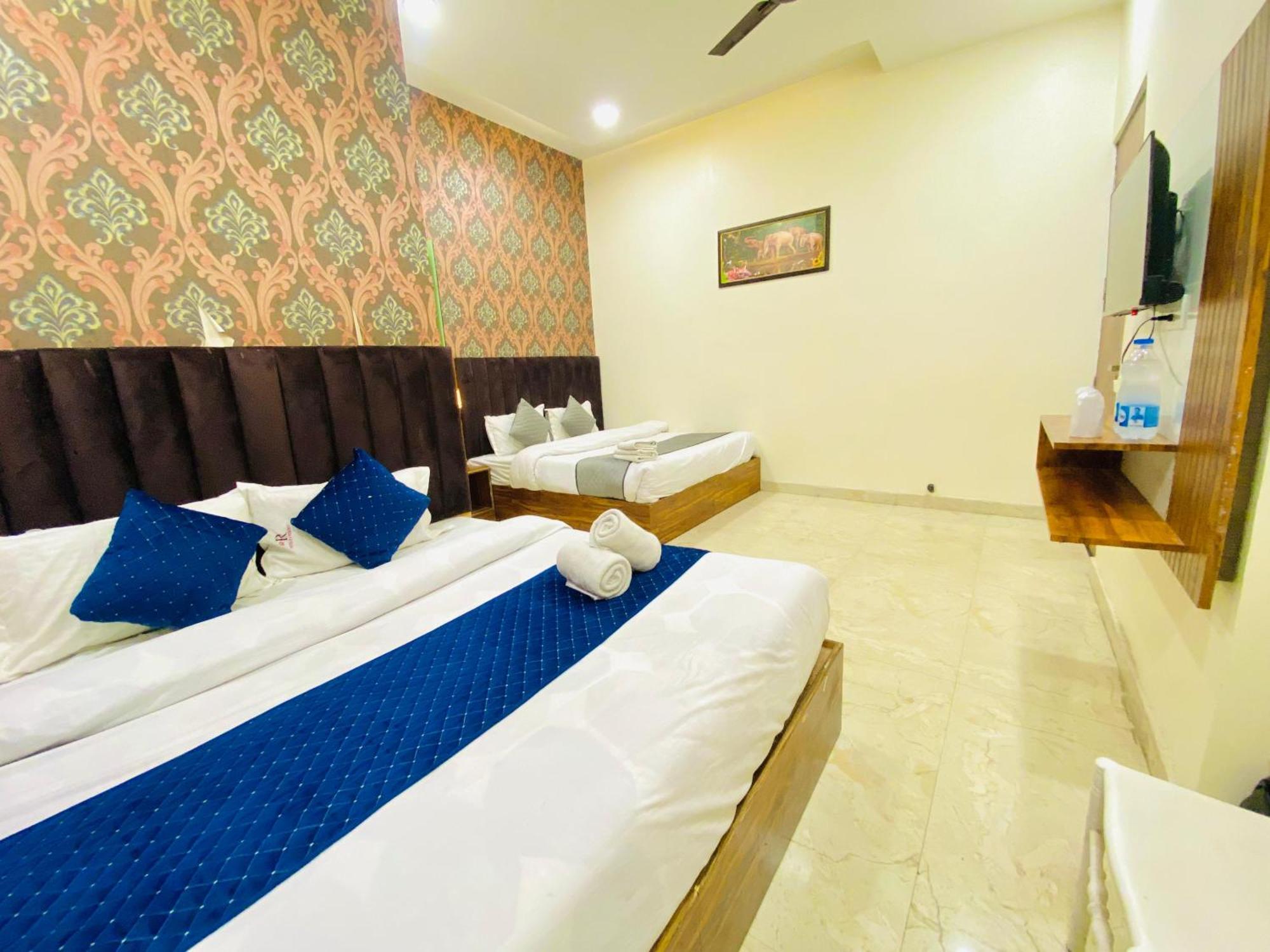 Hotel Holiday First 300 Meter From Golden Temple Amritsar Extérieur photo