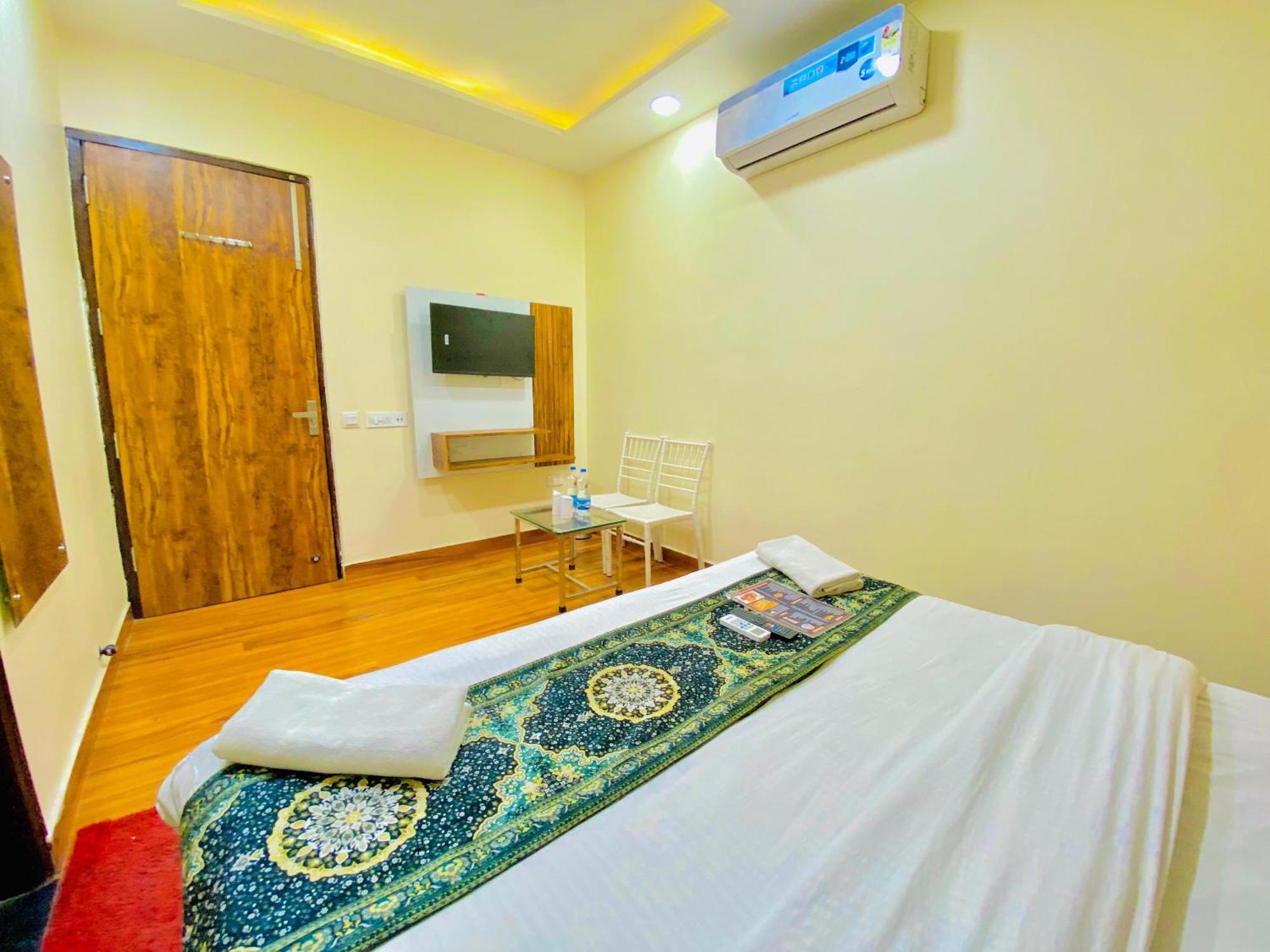Hotel Holiday First 300 Meter From Golden Temple Amritsar Extérieur photo