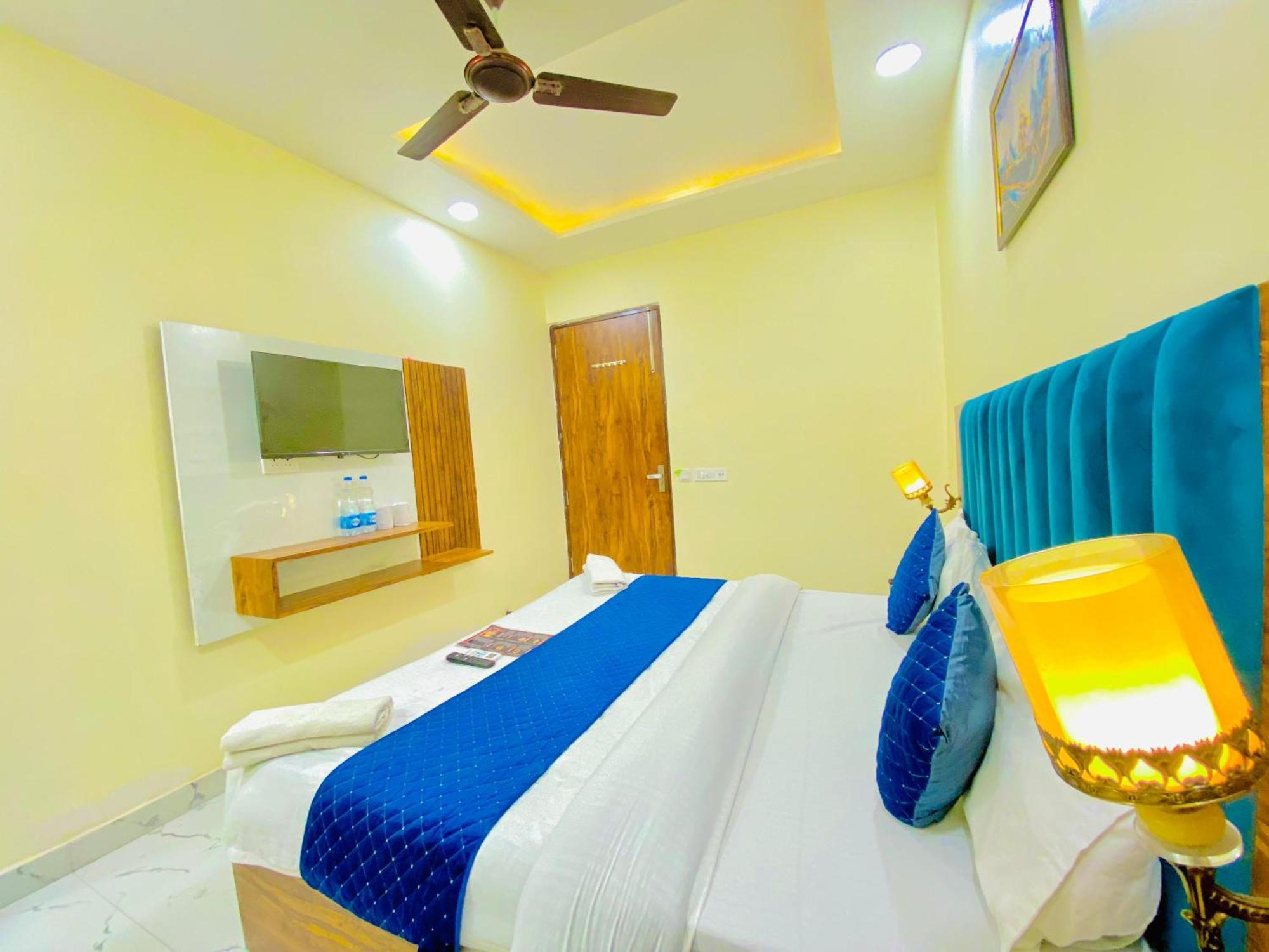 Hotel Holiday First 300 Meter From Golden Temple Amritsar Extérieur photo