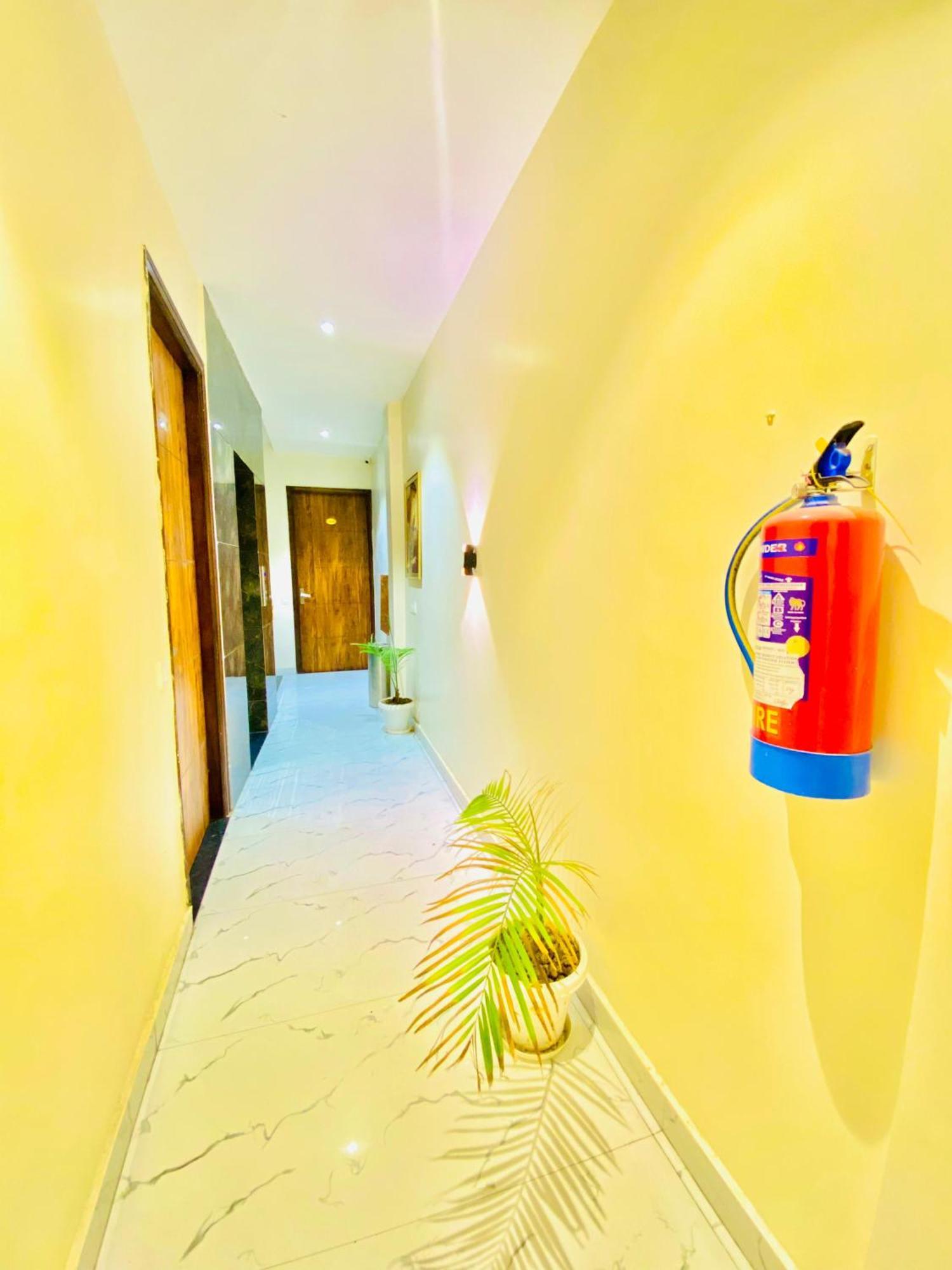 Hotel Holiday First 300 Meter From Golden Temple Amritsar Extérieur photo