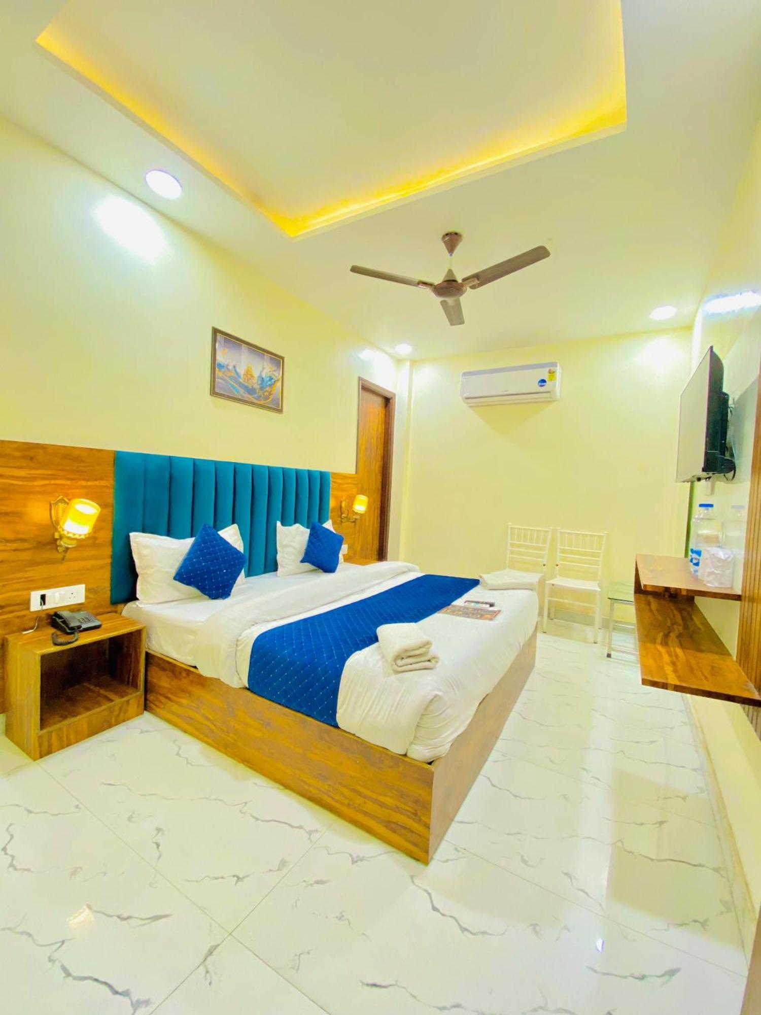Hotel Holiday First 300 Meter From Golden Temple Amritsar Extérieur photo